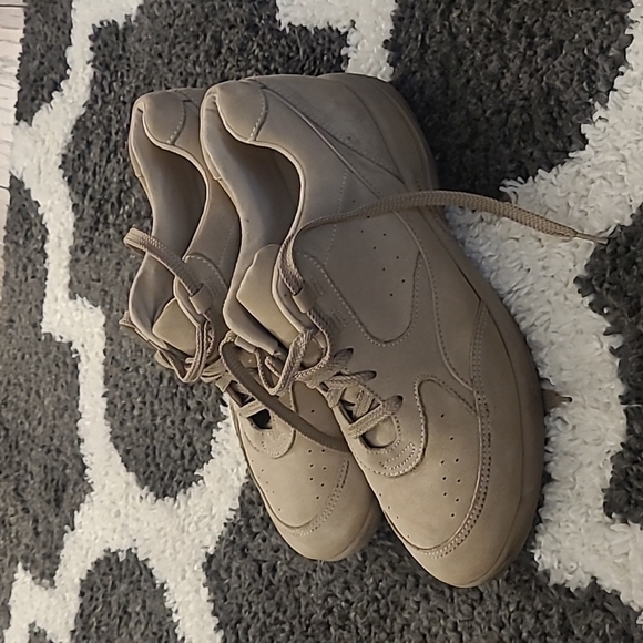Easy Spirit sz 8 tan anti gravity sneakers lace shoes SH346 - Picture 1 of 6